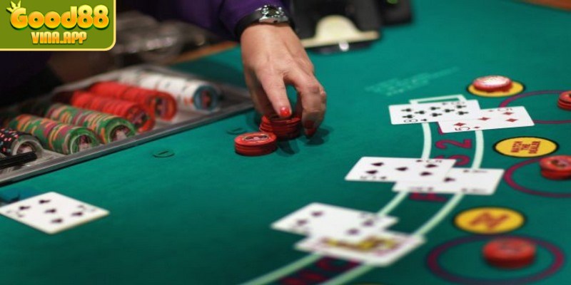 Xì dách, hay Blackjack, là một trò chơi có luật đơn giản và dễ hiểu